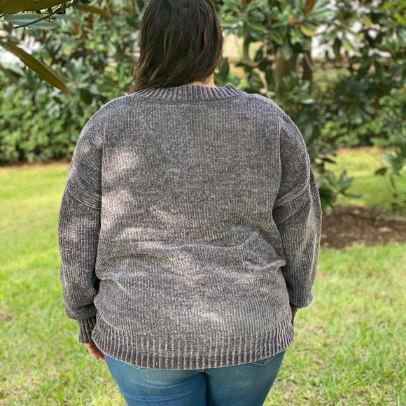 Oversized V-Neck Sweater - Picture 2 of 4